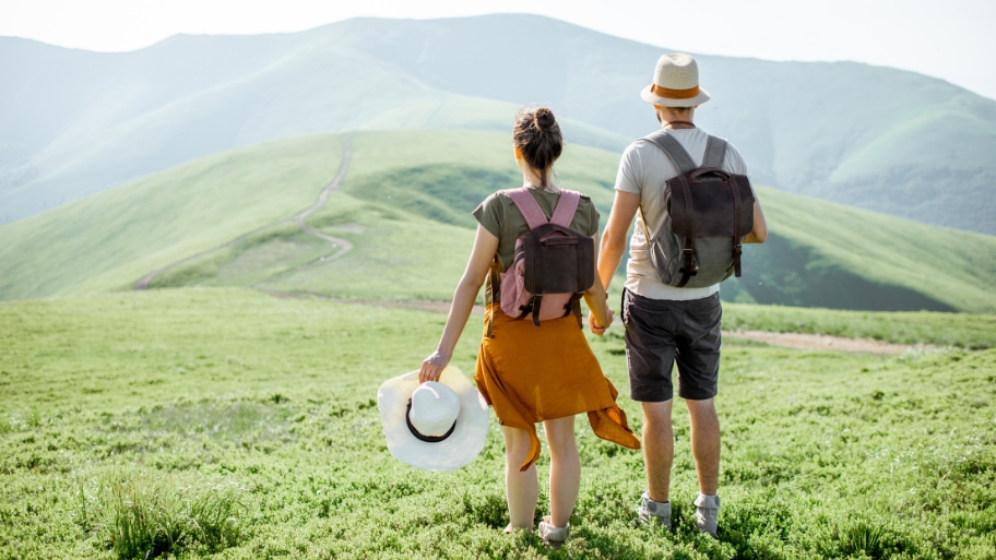 Couple enjoying a scenic getaway planned with Allied Travel—offering leisure travel services in Ankeny, IA for personalized vacation experiences